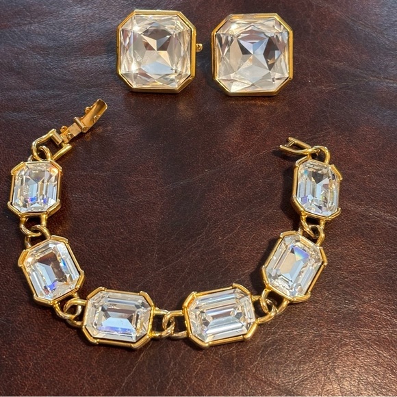 TRIFARI
EMERALD & CUSHION CUT bracelet and clip on earring set Rare - Picture 3 of 12